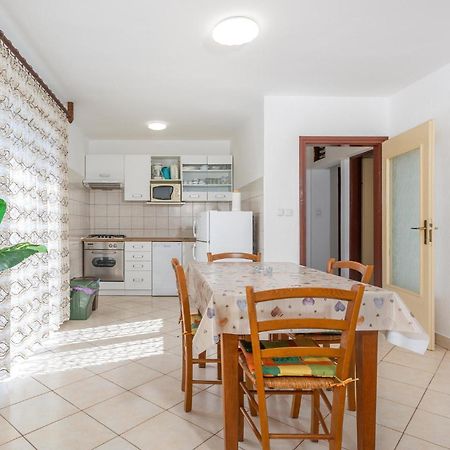 Lovely Apartment In Krk With Kitchen Brzac Bagian luar foto