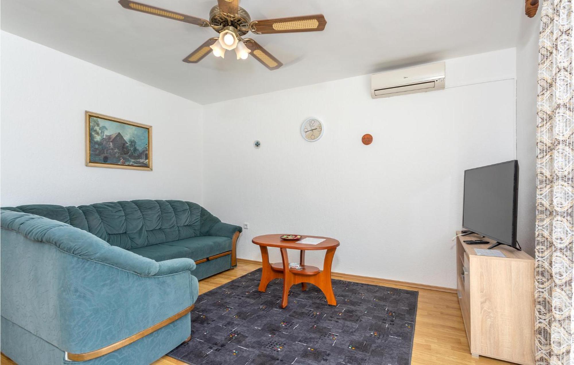 Lovely Apartment In Krk With Kitchen Brzac Bagian luar foto